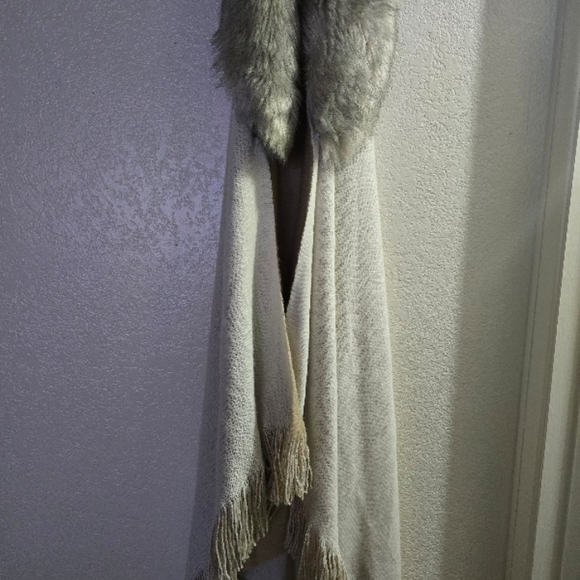 Ralph Lauren Accessories - Ralph Lauren Luxurious Faux Fur Shawl